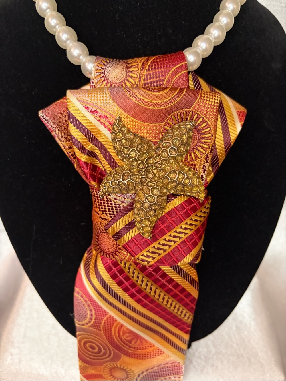 Stacey Adam’s Bold Red and Gold Starfish Pendant Necklace Tie